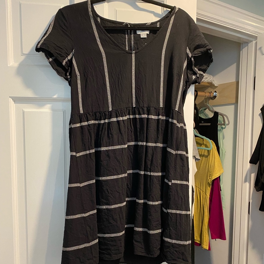Old navy black dress white stripped